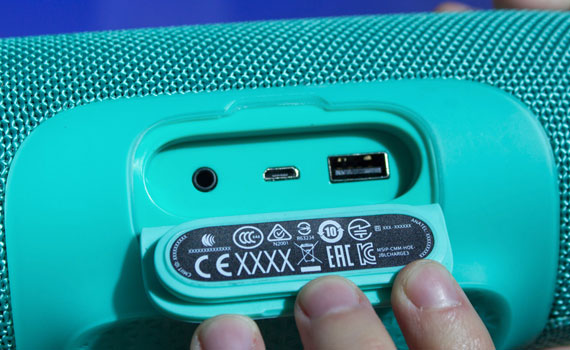 Loa JBL Charge 3 kết nối bluetooth nhanh ch&oacute;ng qua smartphone, tablet